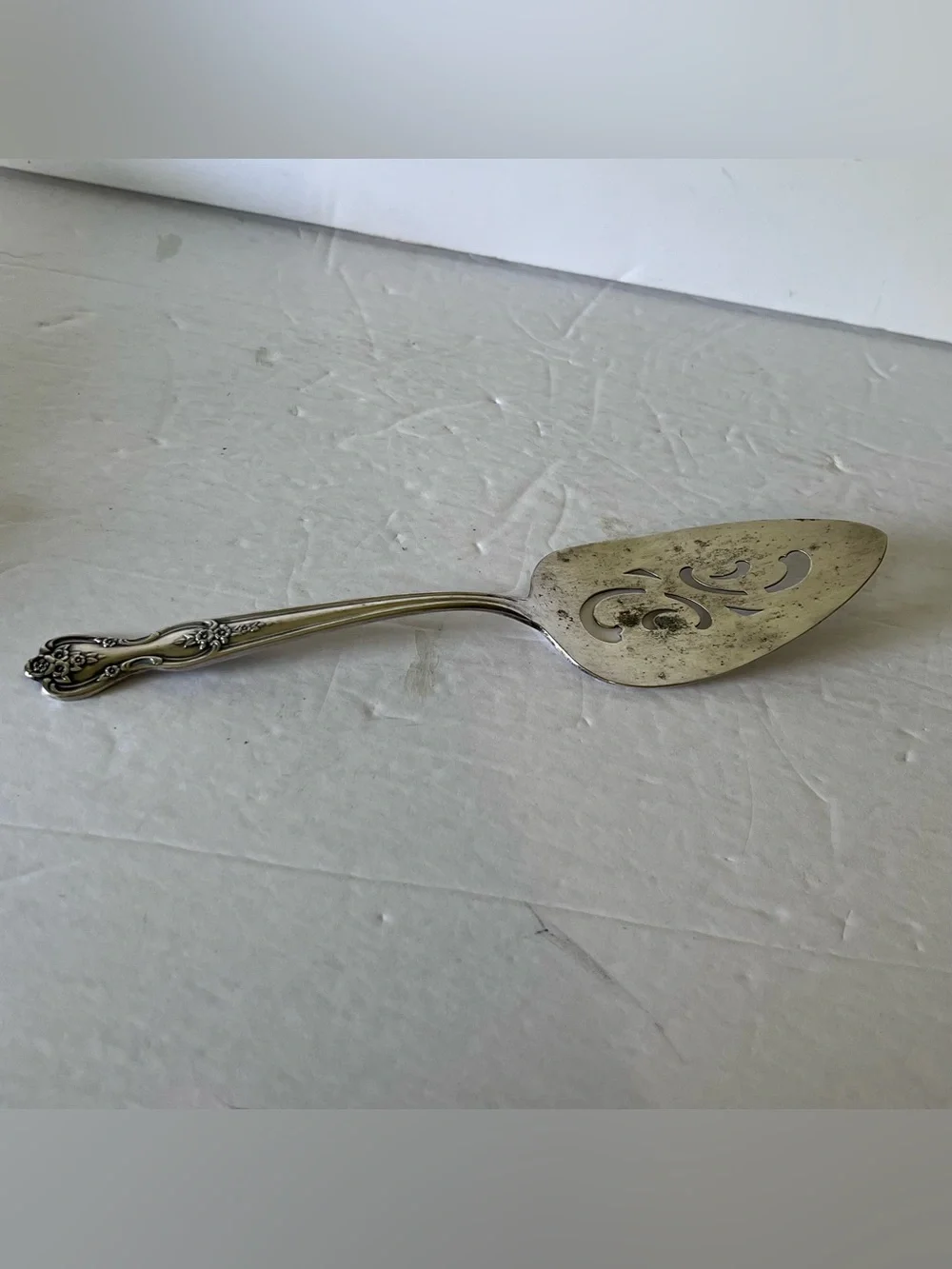 VTG Wm. Rogers Extra Plate Silverplate Pierced Pie Server Floral Motif